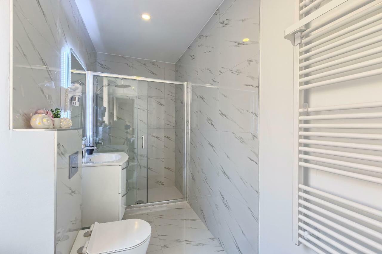 Hedone Luxury Apartment With Free Parking พูลา ภายนอก รูปภาพ